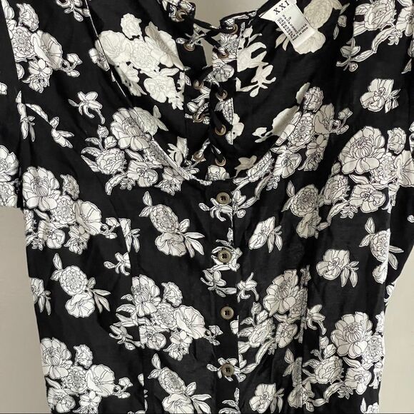 Floral Romper With Lace Up Back - Picture 12 of 13